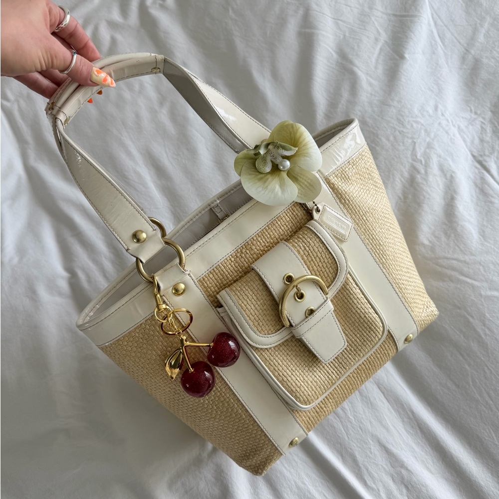 Coach Woven Straw Tote with White Trim - Neutral Summer Handbag - Picture 3 of 9